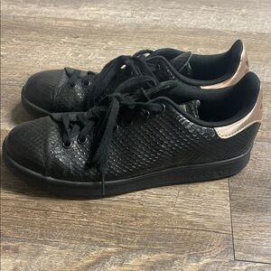 Adidas Stan Smith Black and Gold Sneakers with Snake Skin Design Womens 8.5
